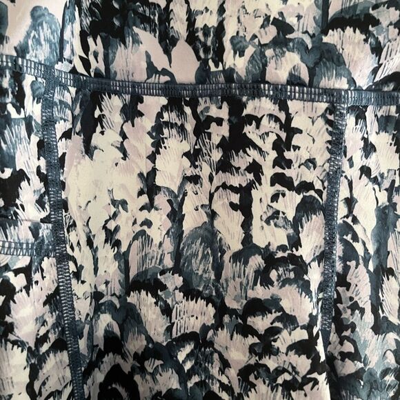 GAIAM Gray and Purple Leggings with Stretchy Fit - Picture 9 of 10